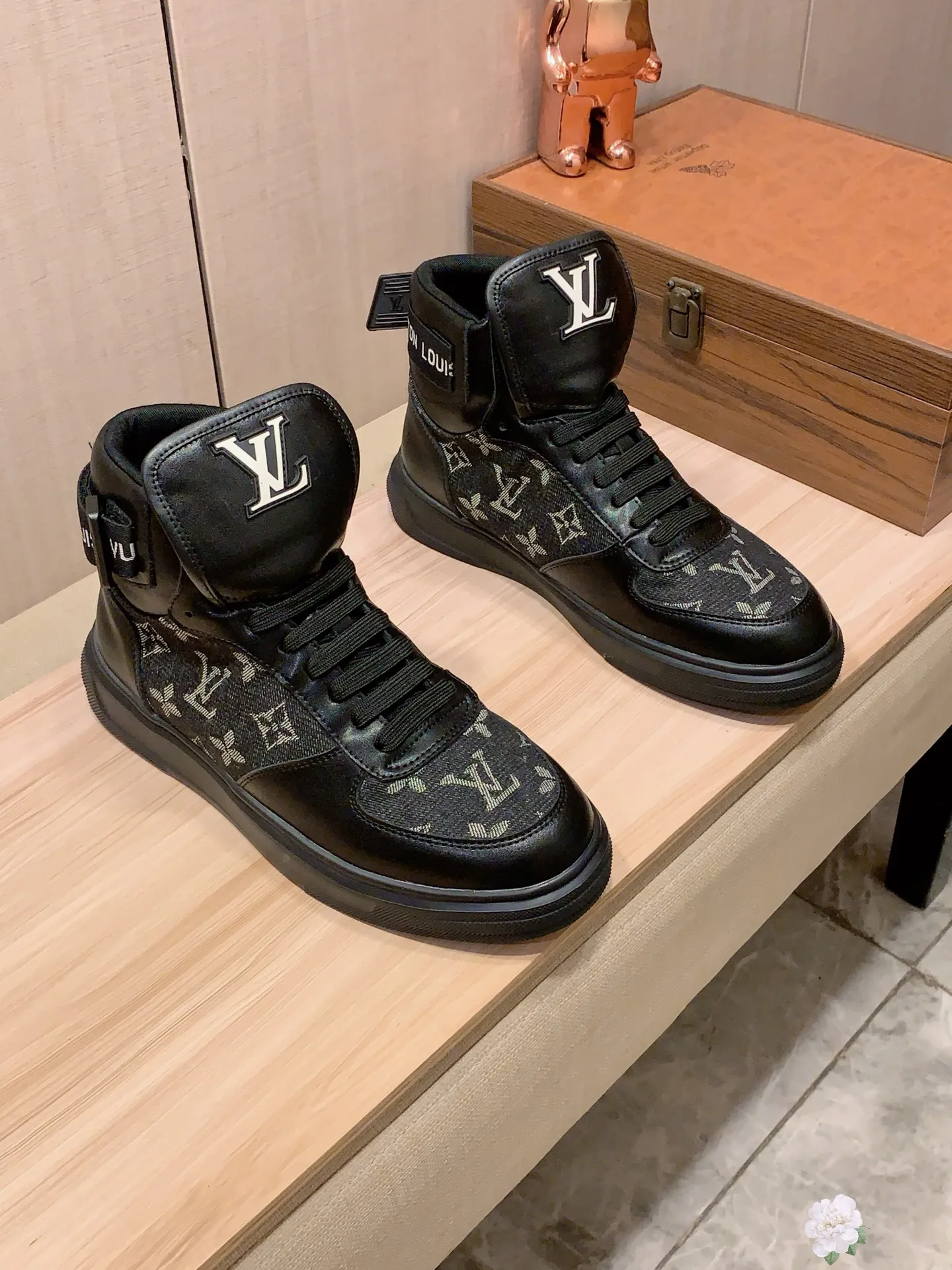 High-top men's shoes 💰442💰💰🎩🎩[Lightning][Lightning] "LV*" latest • popular casual shoes, top brand [seduce] luxury~purchase, top~quality. [Strong] The upper is made of imported breathable cowhide with fabric material ➕ Breathable sheepskin feet (•) and fine workmanship. The original stylish and stylish soft rubber wear-resistant and non-slip outsole is light and comfortable on the feet. The real thing looks better when taken in real life. 111: code: 38-44, 2️⃣ colors selected